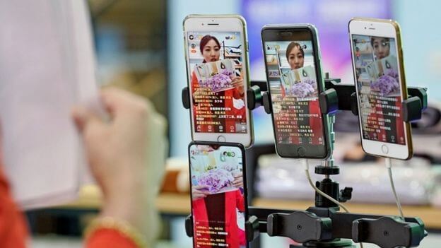Image of multiple mobile devices live streaming