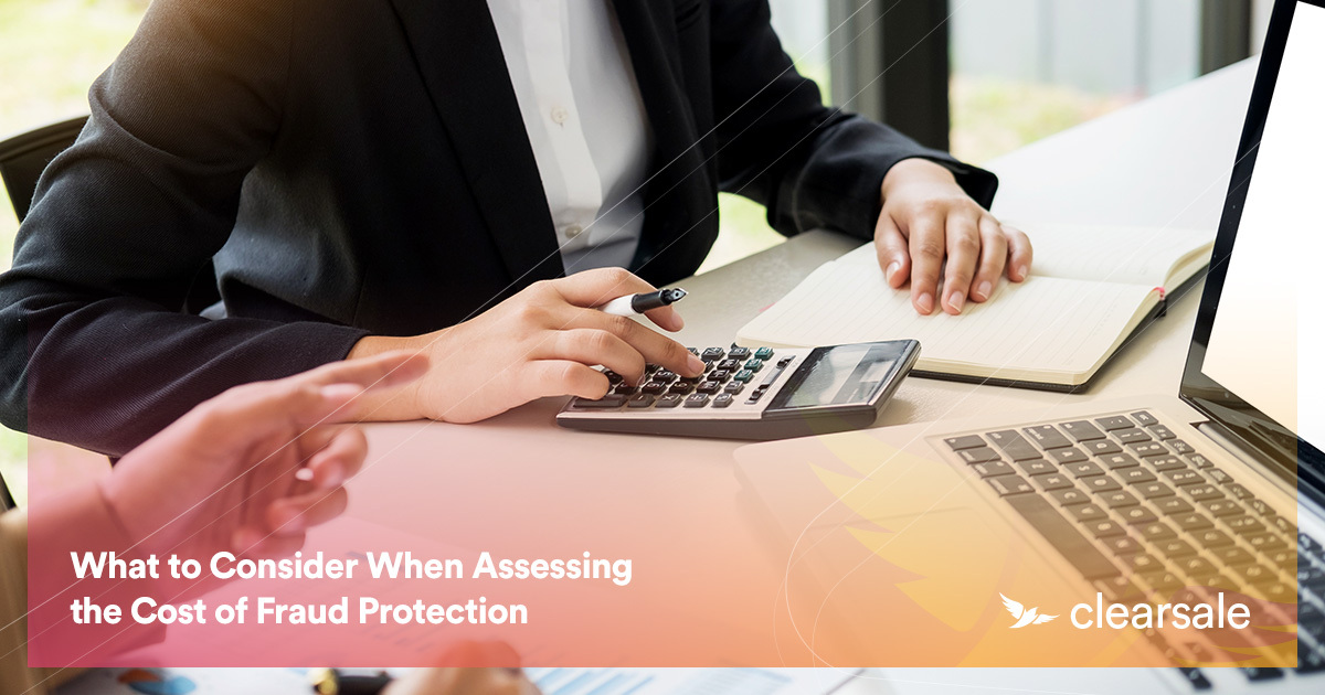 Image of a fraud prevention team working and a text that says: 